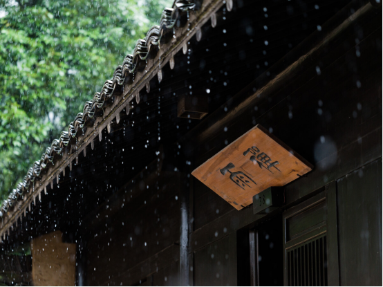 下雨天怎么拍才美？5个春雨的拍摄技巧！_秀人网摄影